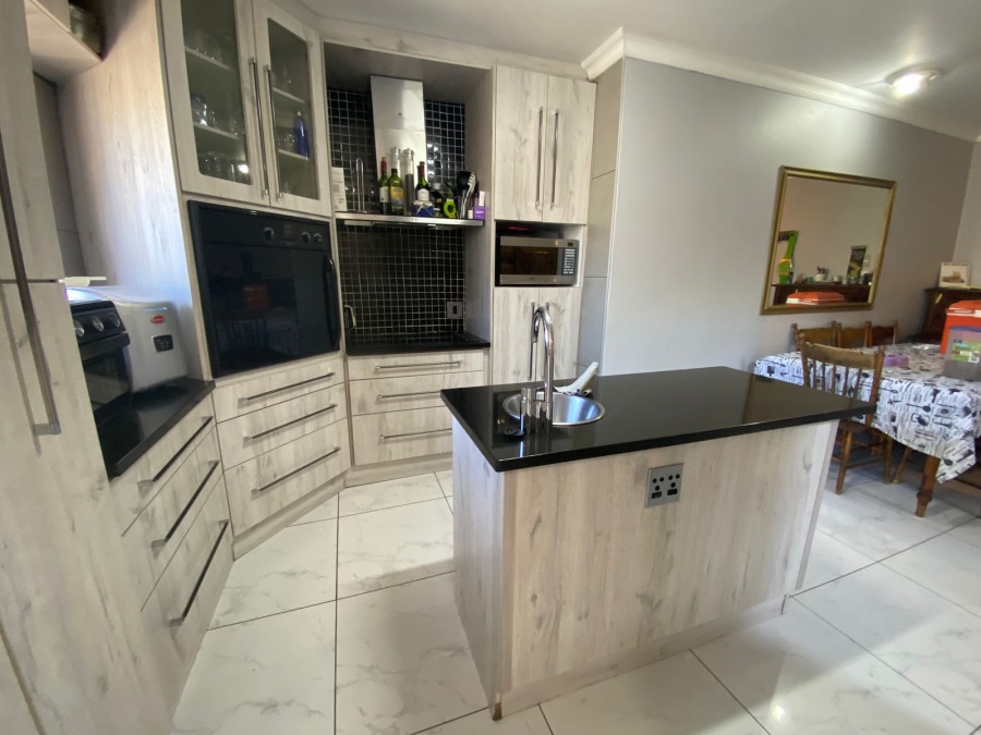 To Let 2 Bedroom Property for Rent in Table View Western Cape
